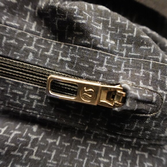 Lululemon Athletic Shorts Men’s Medium Black Gray 5” Inseam Run Training - Picture 11 of 11